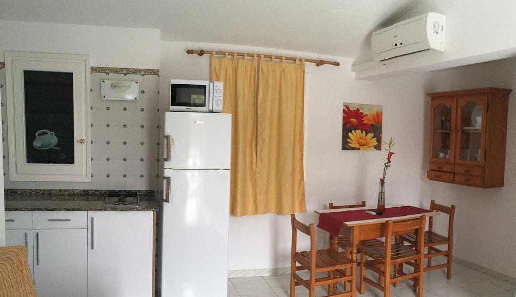 Apartaments California Cala'N Blanes (Menorca) Quarto foto