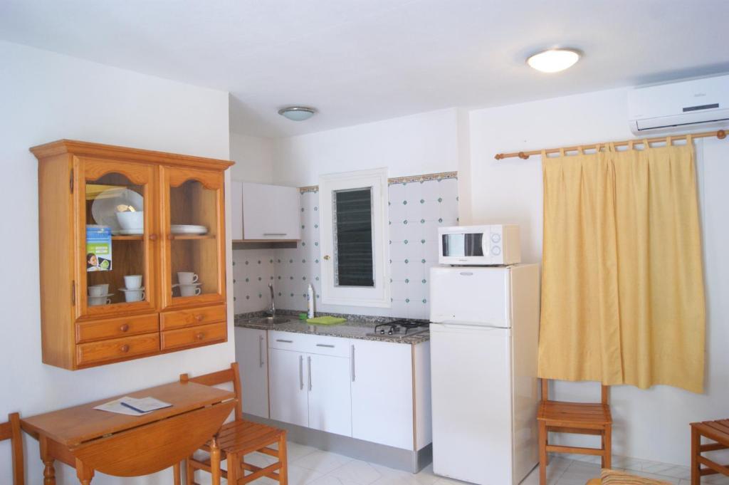 Apartaments California Cala'N Blanes (Menorca) Exterior foto